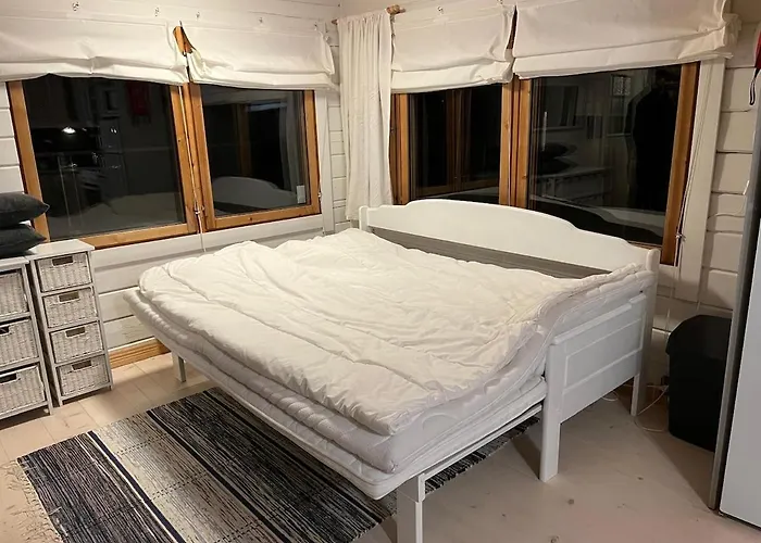 On The Shore Of Ivalojoki شاليه